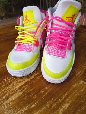 Jordan 4 Retro Lemon Venom